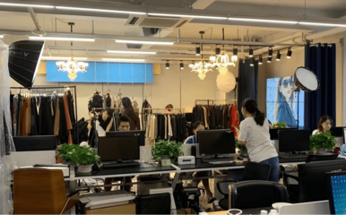 上海市通化商會走訪副會長企業華芾服飾，共話鞋帽零售新機遇